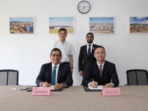 Samir Chaturvedi and Meng Changjun at the deal signing ceremony