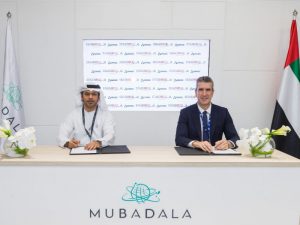 Ismail Abdulla and Alfonso Delgado Recio at the deal signing ceremony