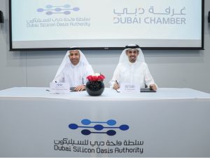 Dr. Mohammed Zarooni (L) and Hamad Buamim signing the  agreement