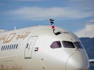 An Etihad Boeing 787-9 Dreamliner lands in San Jose, Costa Rica