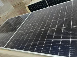 Bifacial solar panels