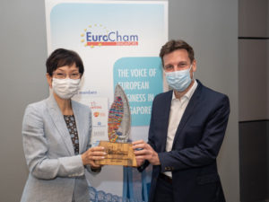 Edouard de Rostolan (Michelin) receives award for category of Smart Mobility from Minister Grace Fu