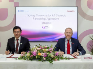 The signing ceremony between EVOTEQ and China Mobile International